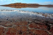 جزیره سرگردان در دریاچه نمک